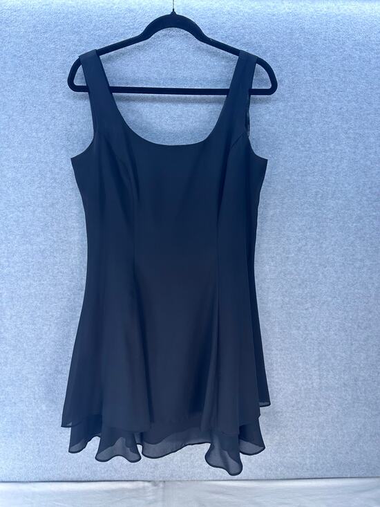 Chelsea Nites Dresses & Skirts - Vintage Chelsea Nites Women's sz 10 Black Swing Dress Flowy Flirty Classic 90s